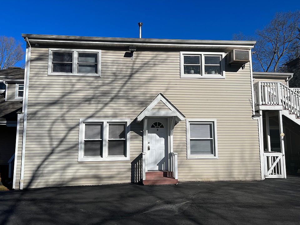 1st image of 1 Parker Dr APT 3