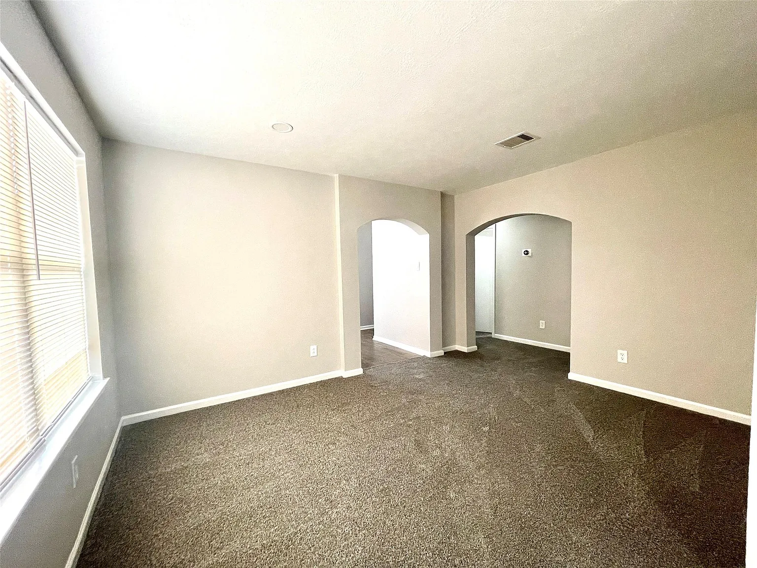 3 bed, 2.0 bath, 1364 sqft, $1,825 — Photo 4