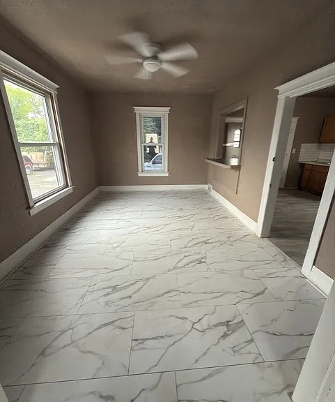 553 Owen St — Photo 5