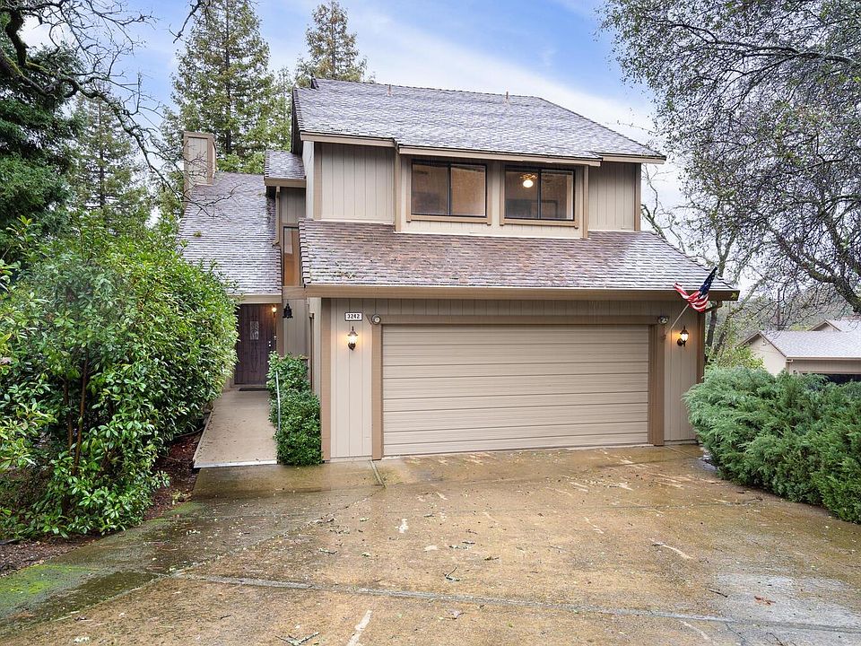 1st image of 3242 Heights Dr