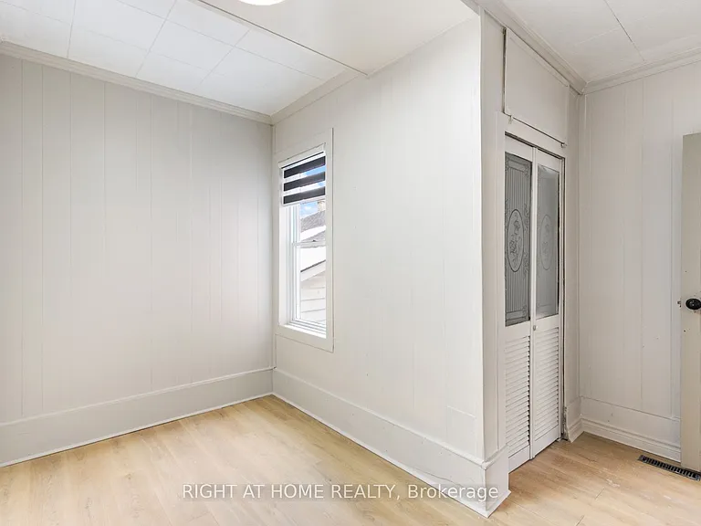 443 Ontario St #MAIN FLOOR — Photo 24