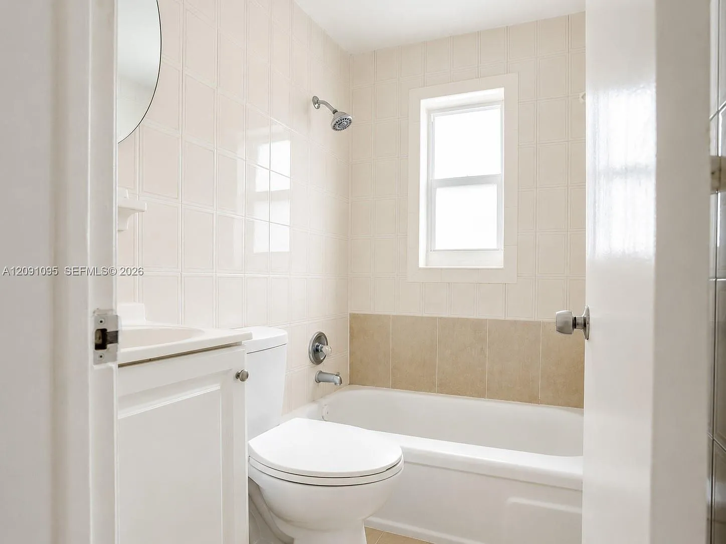 2 bed, 1.0 bath, 700 sqft, $1,700 — Photo 2
