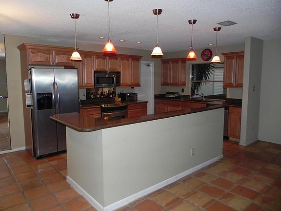 2nd image of 618 W Kalmia Dr
