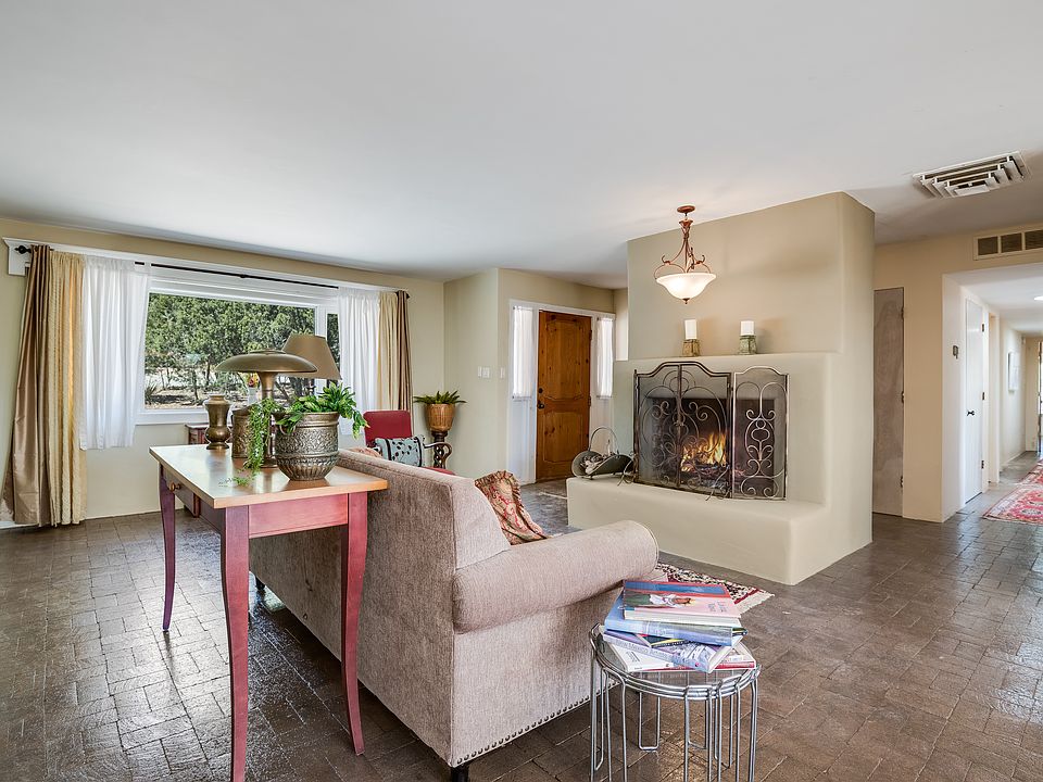 1st image of 319 Cordova Ln
