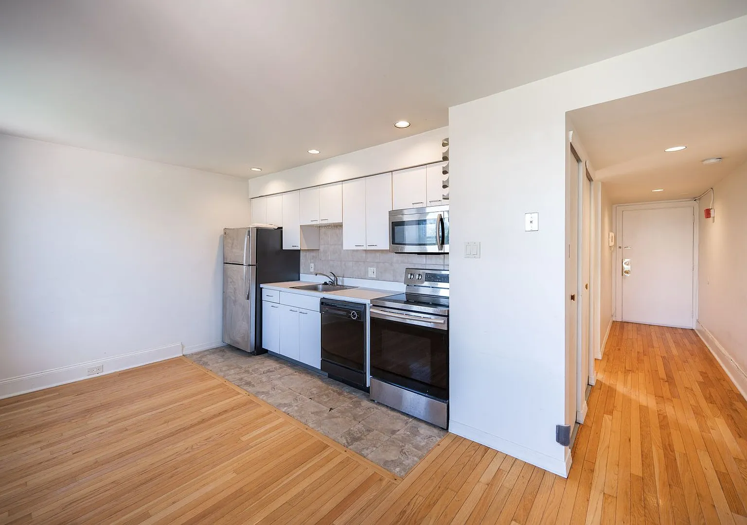 1728 Green St — Photo 1