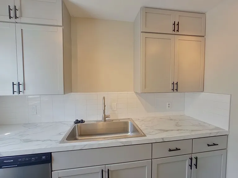 449 Harding St — Photo 5