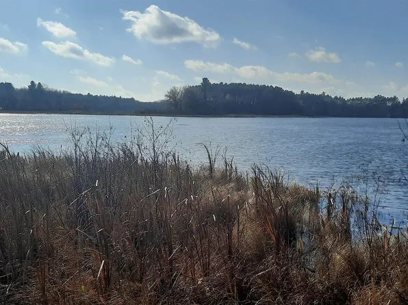 N8867 Campbell Lake Rd, Iola, WI 54945