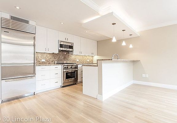 3rd image of 30 W 63rd St #10VW