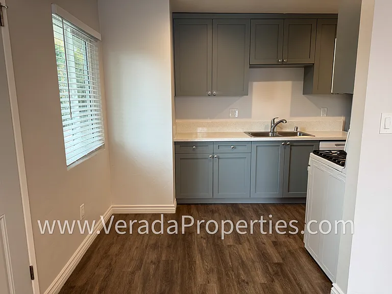 3832 Albatross St #B — Photo 4