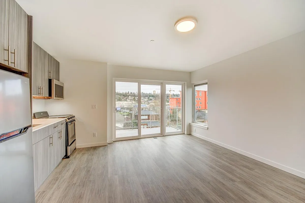 Building Photo - 2400 S Hill St #10-11