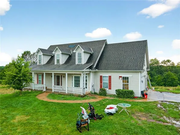 17606 S Gray Dr, Pleasant Hill, MO 64080
