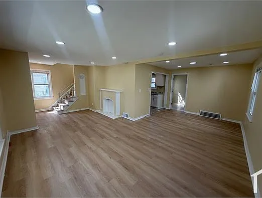 15709 Biltmore Ave — Photo 5