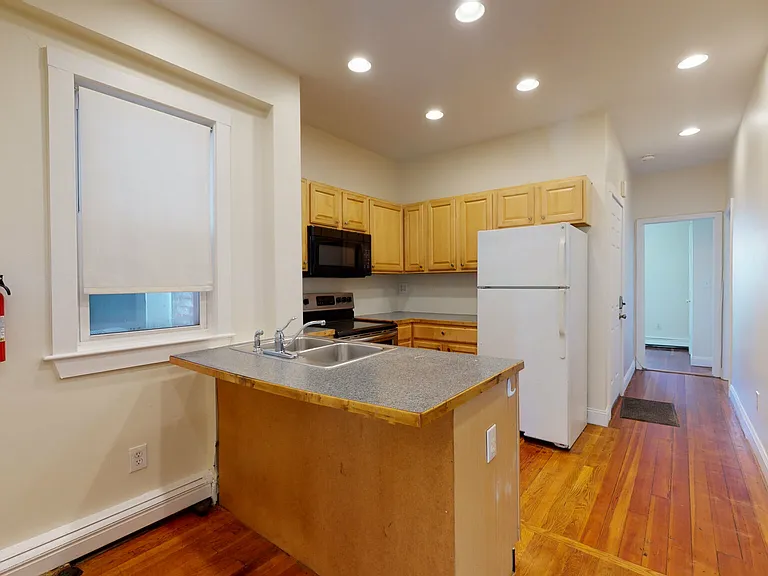 15-2 Linden St — Photo 8