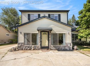 4420 Pinedale Ave, Clarkston, MI 48346