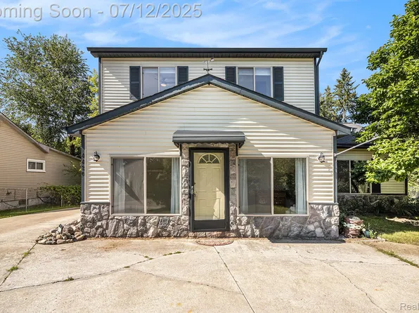 4420 Pinedale Ave, Clarkston, MI 48346