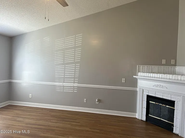 2600 Saddleback Dr #B — Photo 8
