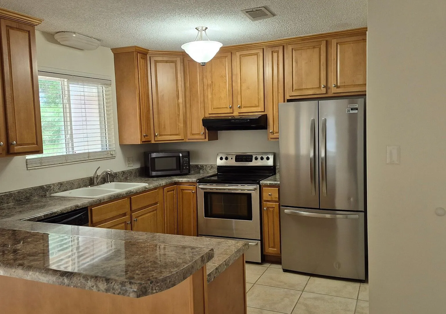 Fabulous 2 story home in Bay Meadows — Photo 2