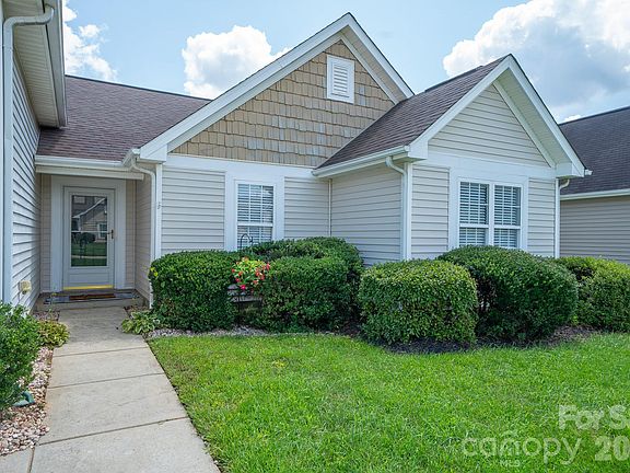 2nd image of 118 Nevis Ln
