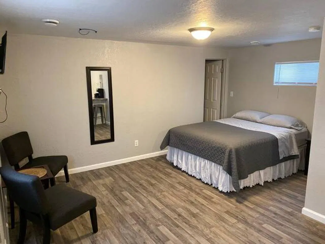 Studio, 500 sqft, $995 — Photo 2