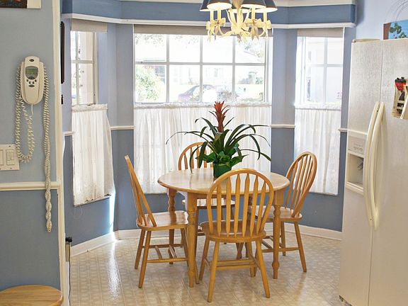 Eat-In Kitchen