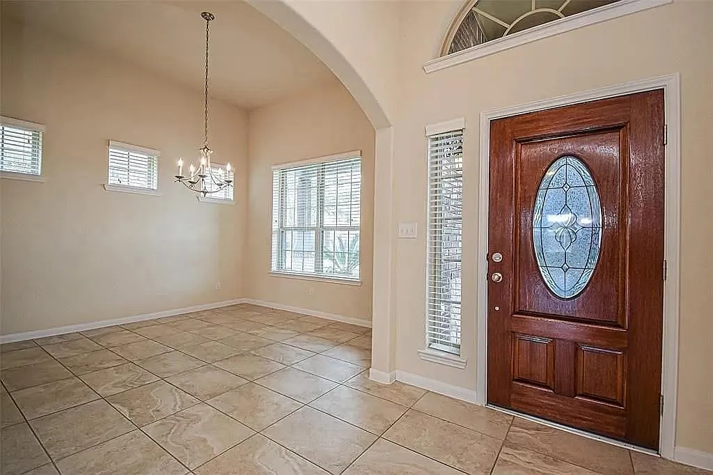 4 bed, 3.5 bath, 2637 sqft, $2,950 — Photo 2