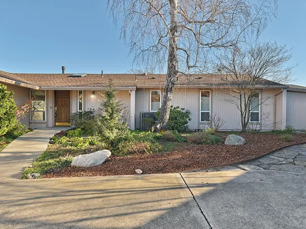 742 Fairway Ct, Ashland, OR 97520