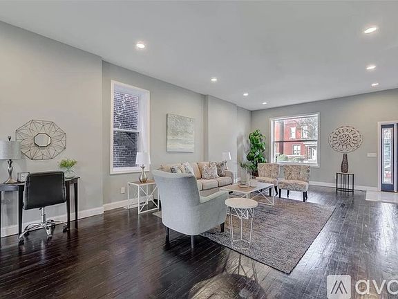 5th image of 2644 California Ave
