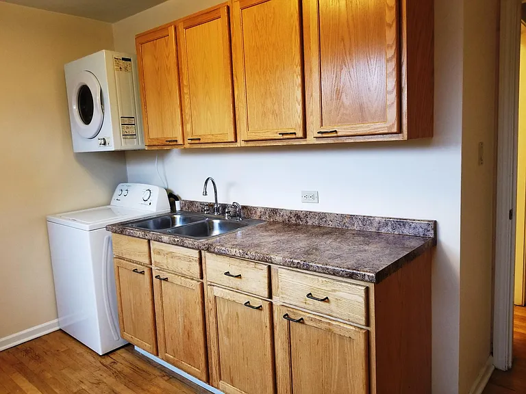 1644 Midland Ave — Photo 8