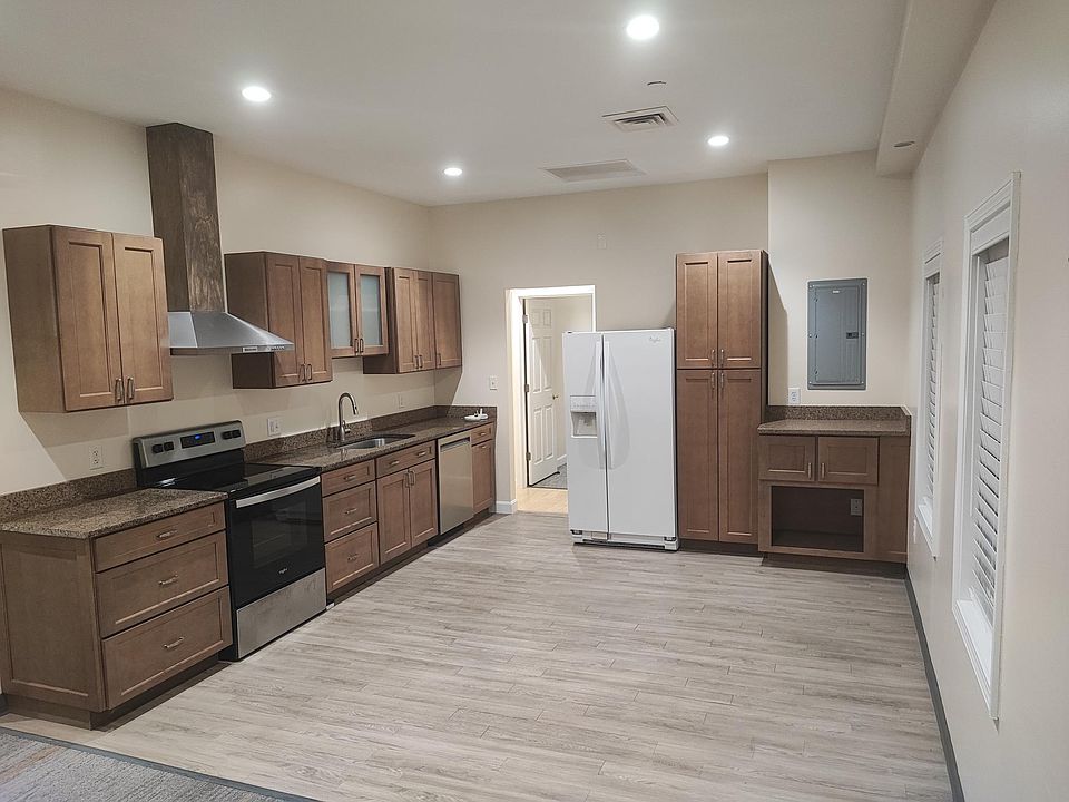 1st image of 909 Hancock St #2