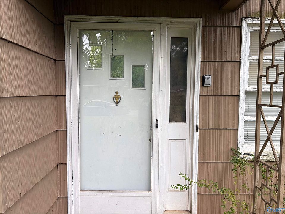 1st image of 1403 Cypress St SE