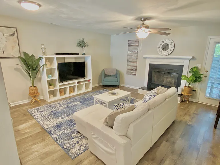 5530 Campus Dr — Photo 14
