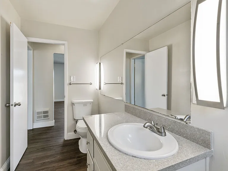 Marina Haven Apartments — Photo 27