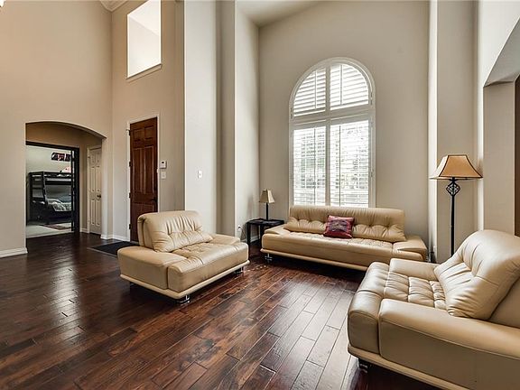 3rd image of 6875 Valley Brook Dr