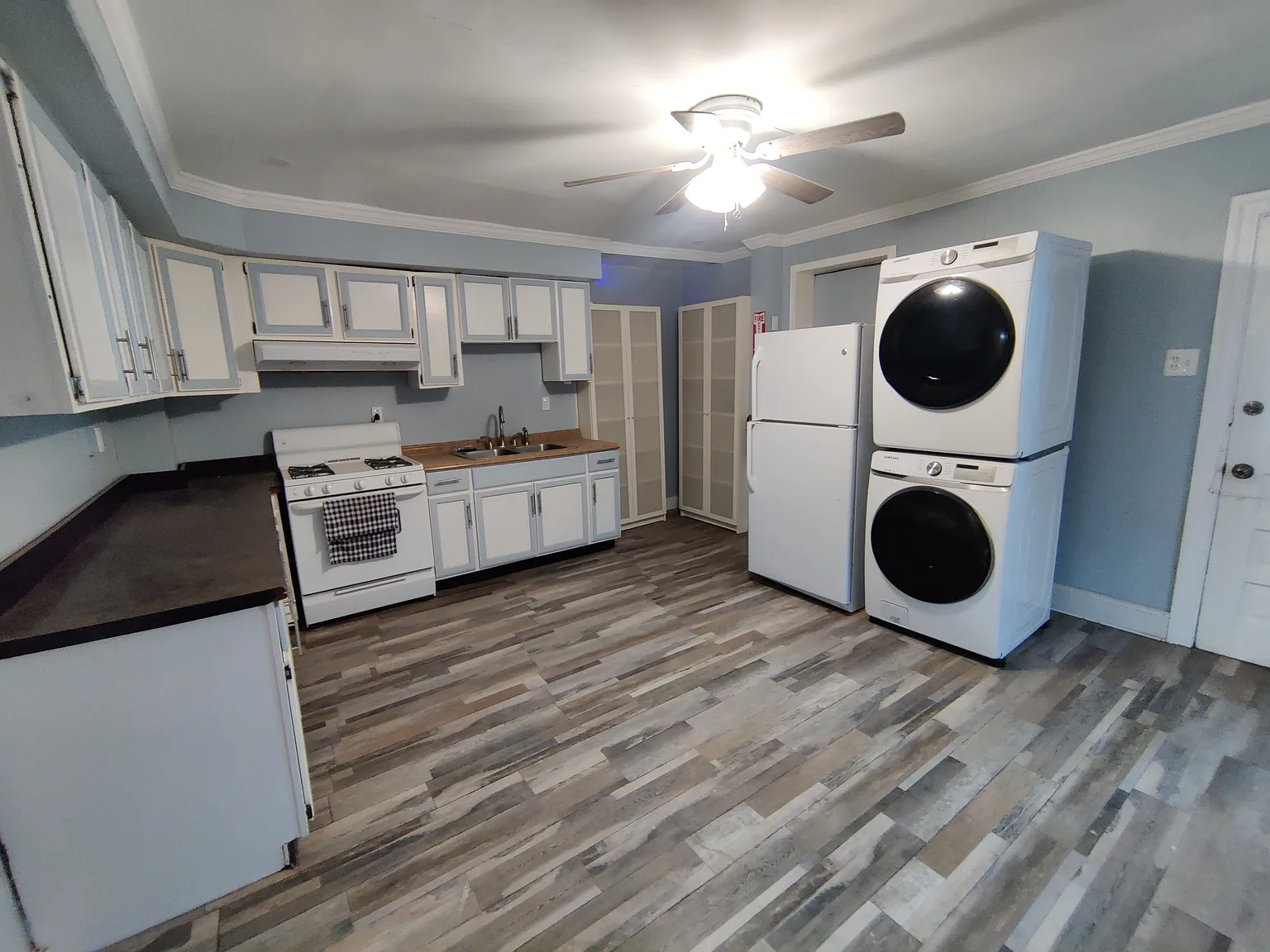 5 bed, 1654 sqft, $2,490 — Photo 3
