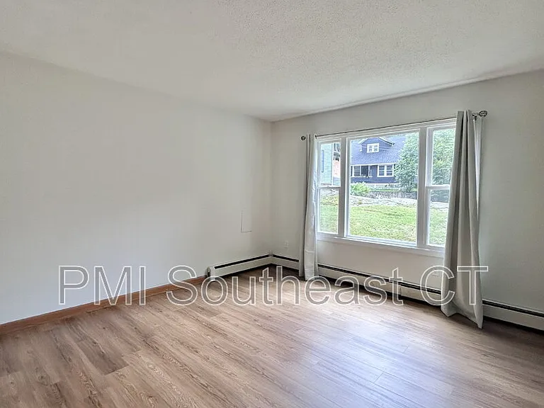 55 Hedge Ave — Photo 3