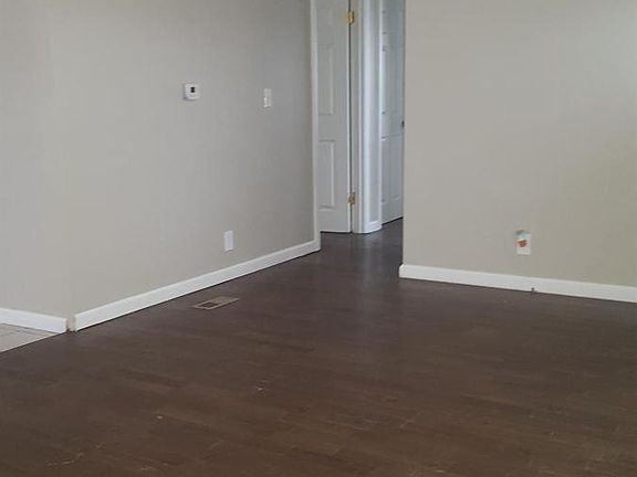 3rd image of 4810 Red Oak Ln