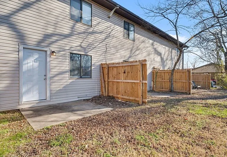 1045 S Happy Hollow Rd #1 — Photo 16