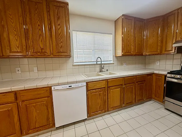 712 Prospect Row — Photo 9