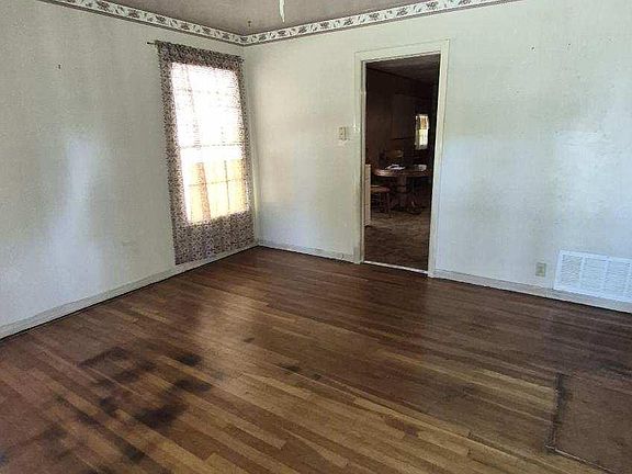 2nd image of 404 W Texas Ave