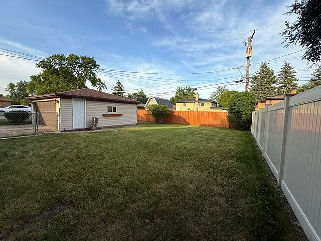 2185 Lee St — Photo 7