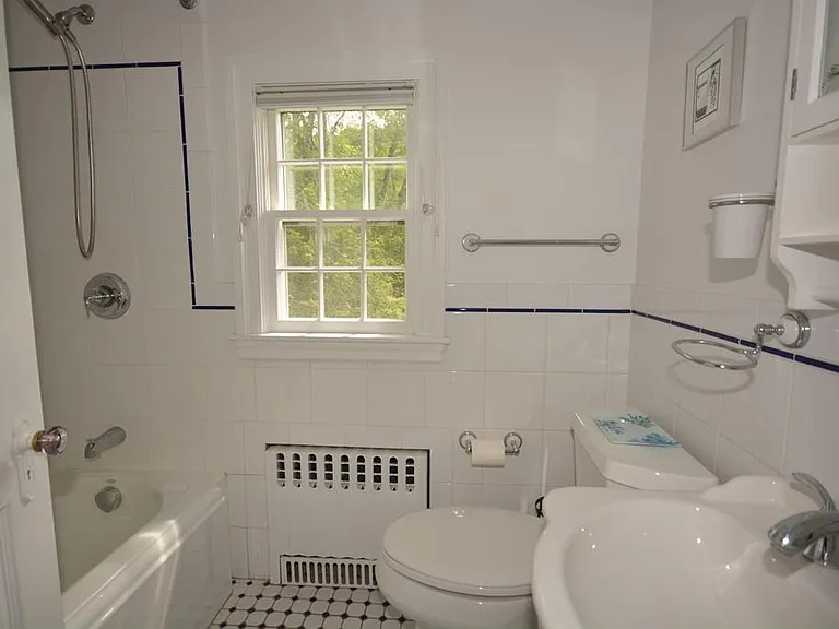 106 Upland Ave — Photo 26