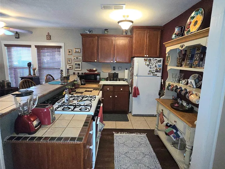 1425 Munger St — Photo 9