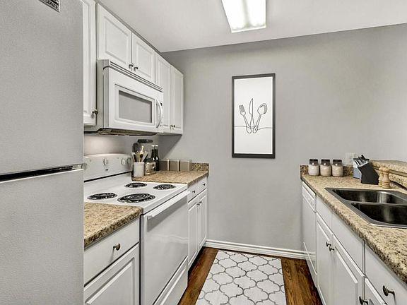 3rd image of 8933 Mansion Creek Cir