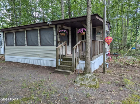 1944 Cardinal Rd, Shohola, PA 18458