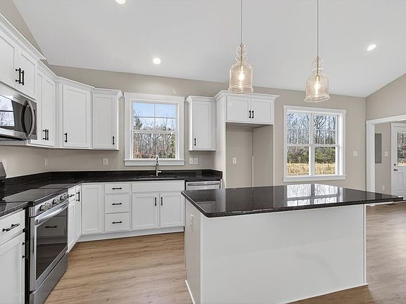 3rd image of 2884 Black Stump Rd