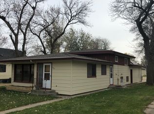 307 4th St SW, De Smet, SD 57231