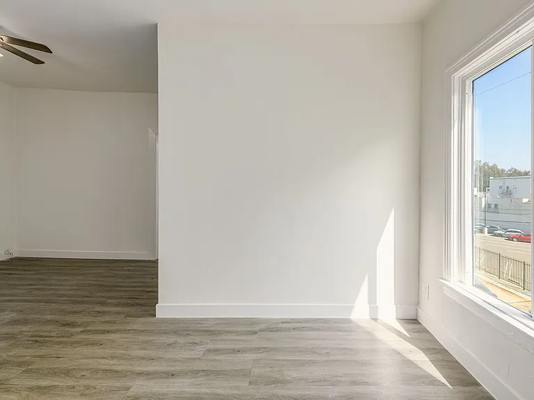 1623 N Mariposa — Photo 29