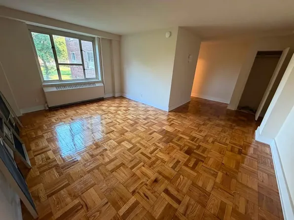 (undisclosed Address), Fresh Meadows, NY 11365