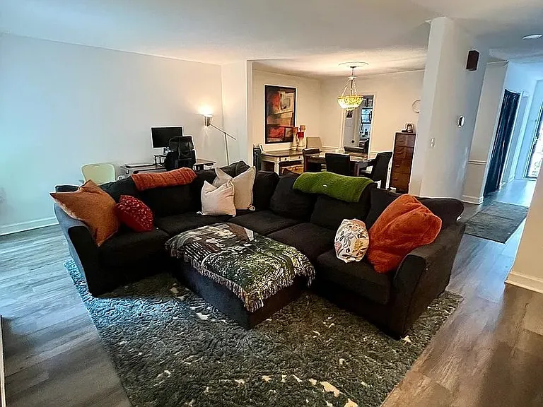 2 Willow Bridge Dr — Photo 3