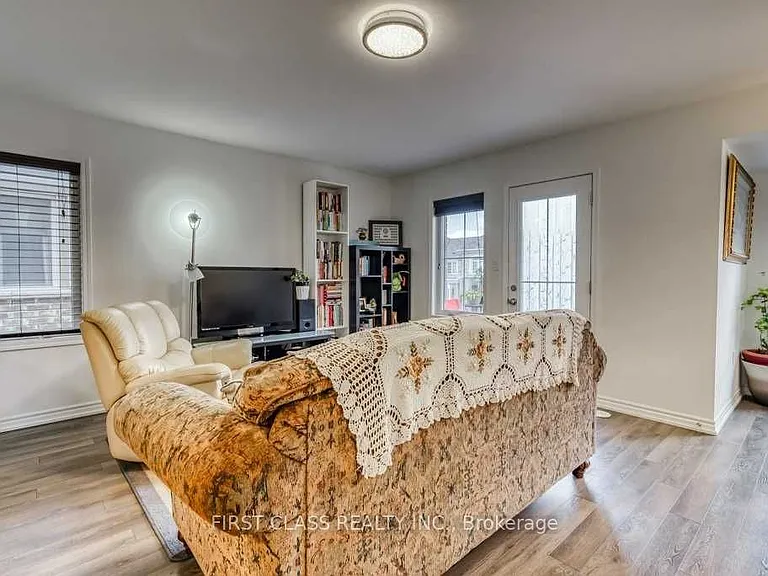 629 Laking Ter — Photo 14